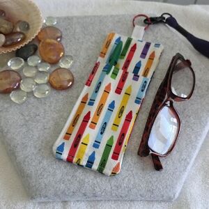 🖍️ Colorful Crayon Motif Pen & Glasses Holder for Lanyard Use